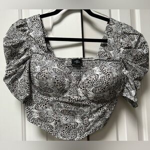 Crop top by Milk & Honey w/modest front midriff panel. Bra. Puff sleeves. Sz S.